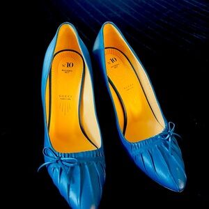 Gucci pumps beautiful blue color size 9 1/2